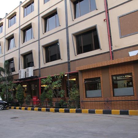 Reddoorz Plus Near Soekarno Hatta Airport 2 Tangerang Luaran gambar