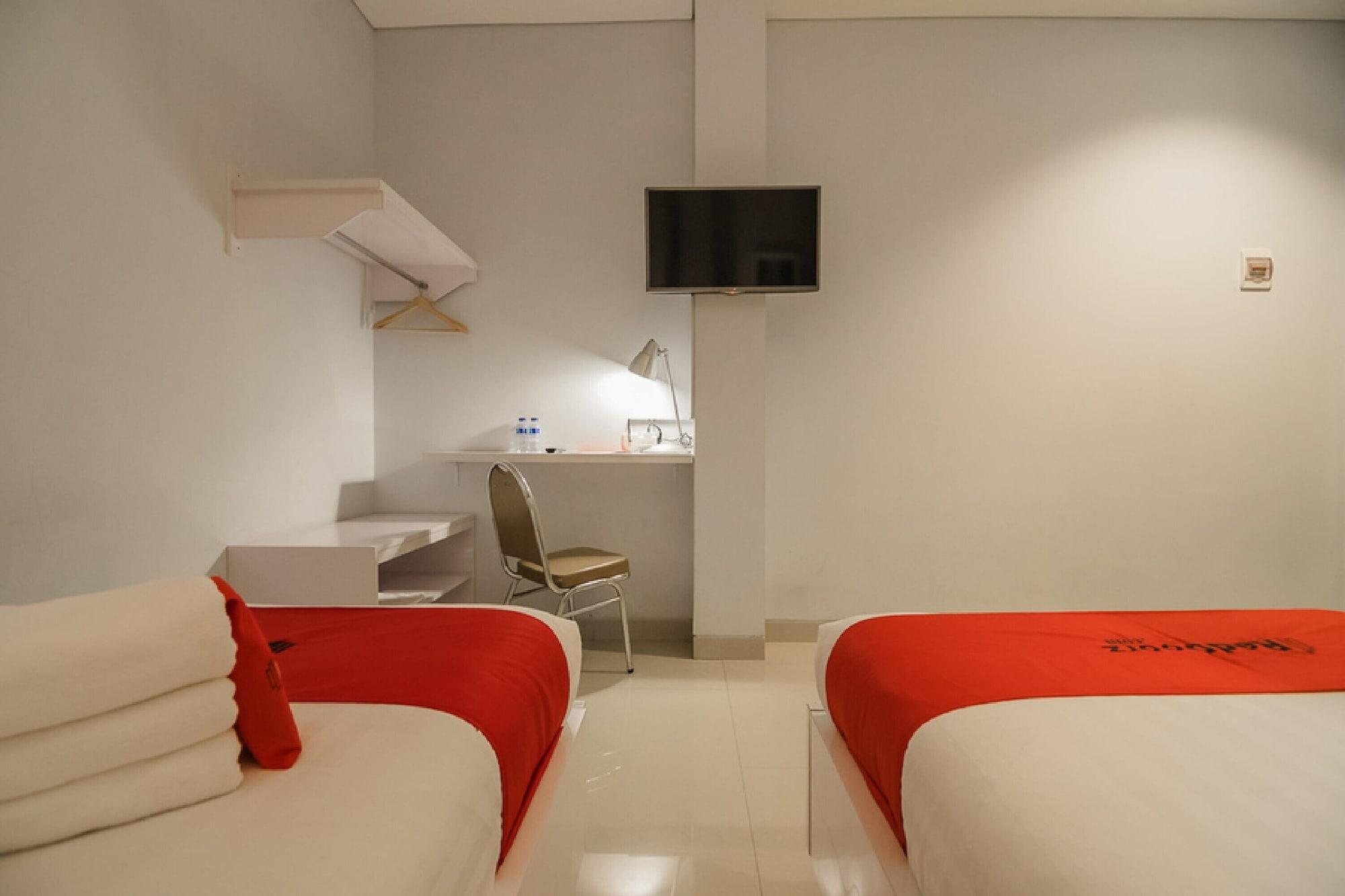 Reddoorz Plus Near Soekarno Hatta Airport 2 Tangerang Luaran gambar