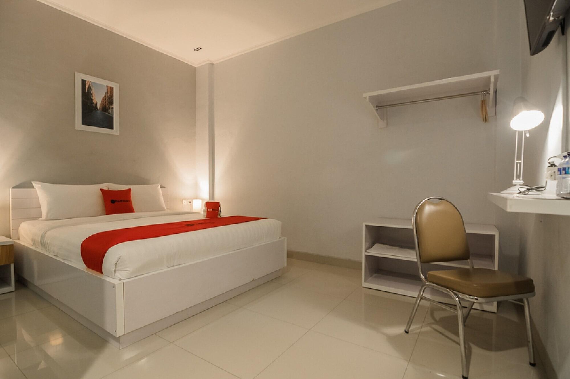 Reddoorz Plus Near Soekarno Hatta Airport 2 Tangerang Luaran gambar