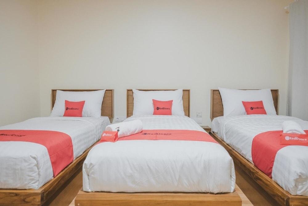 Reddoorz Plus Near Soekarno Hatta Airport 2 Tangerang Luaran gambar