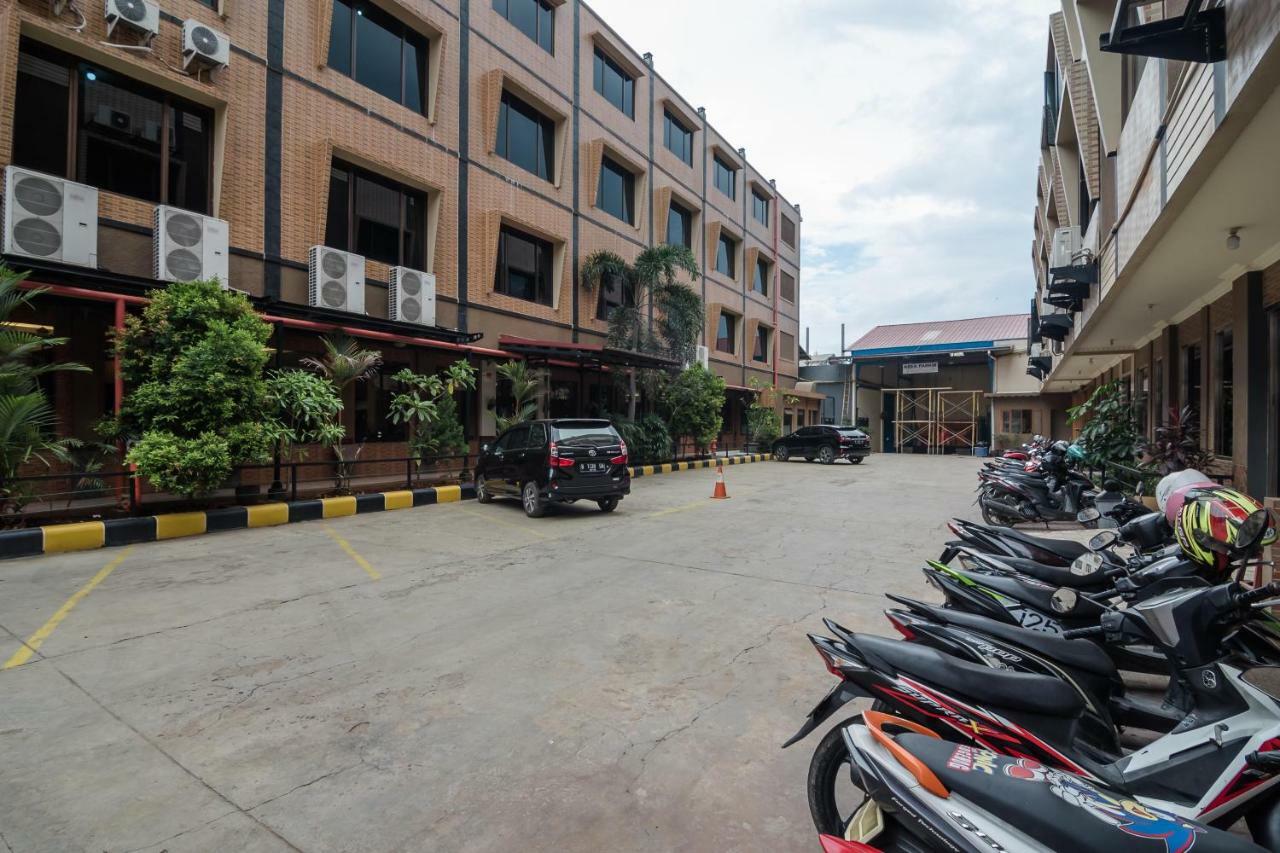 Reddoorz Plus Near Soekarno Hatta Airport 2 Tangerang Luaran gambar